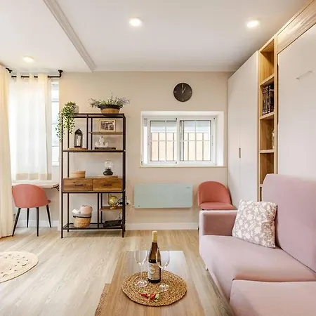 Appartamento New! Cozy For Couples With Private Patio Siviglia Esterno foto
