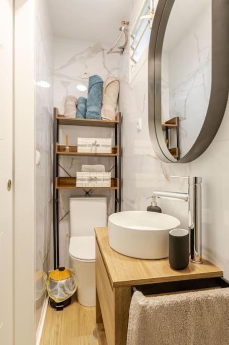Apartament New! Cozy For Couples With Private Patio Sevilla